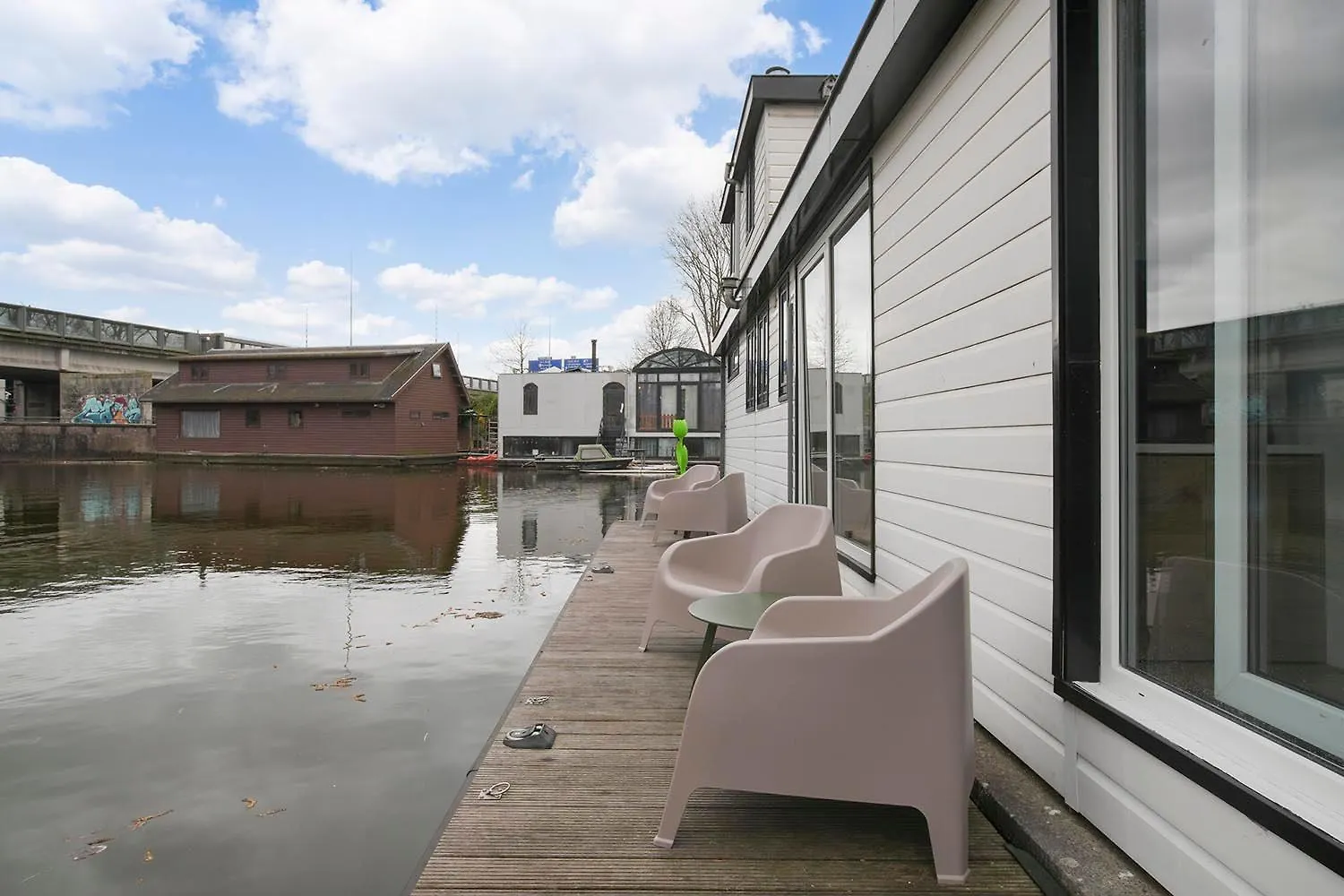 Houseboat The New Lake - Nieuwe Meer Amsterdam Bed & Breakfast